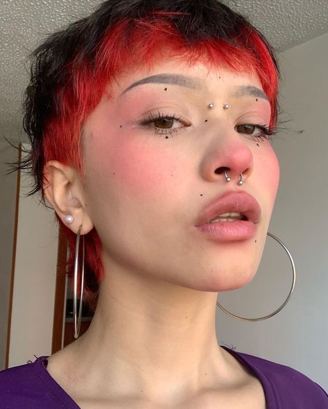 Mila on Instagram: “Me encanta mi pelo 😵‍💫” Short Mullet, Split Hair, Punk Hair, Buzz Cut, Hair Colour, Makeup Art, Pixie Cut, Types Of Fashion Styles, Body Painting