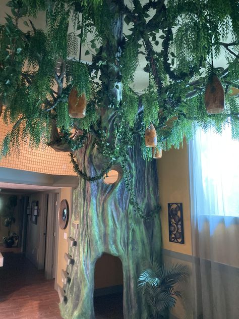 Fake Indoor Trees, Tree On Wall, Avatar Tree, Paper Mache Tree, Tree Jungle, Forest Bedroom, Jungle Bedroom, Casa Hobbit, Forest Room