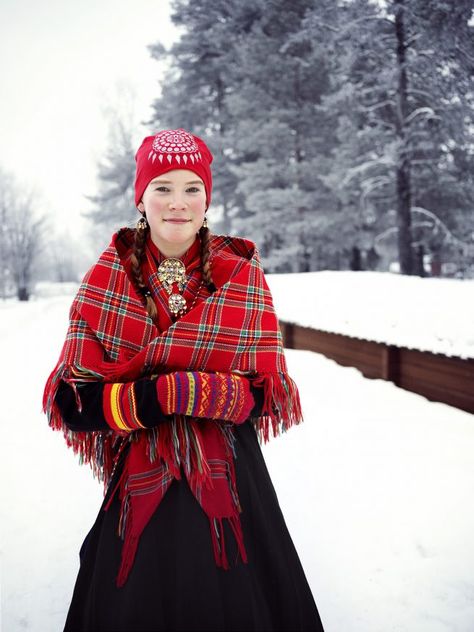 Jokkmokk winter marked 2017 Norway Clothing, Sami Culture, Glamorous Halloween, Sami People, Deer Farm, Star Emoji, Cultural Traditions, Maori People, Katie Price