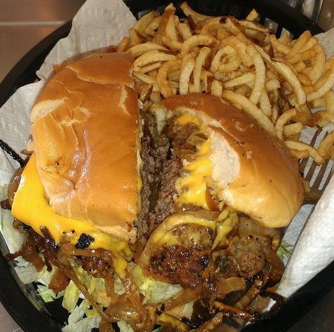 Onion Burger, The Best Burger, America Food, Curly Fries, Personal Mission, Soul Food Dinner, Food Babe, Good Eat, Food Drinks Dessert