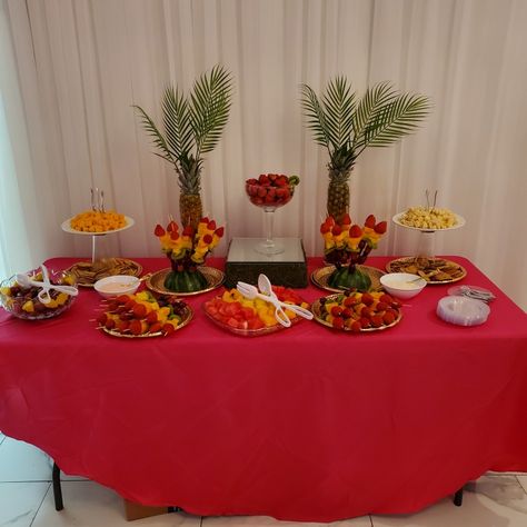 Table Fruit Decorations, Mexican Theme Fruit Table, Fruit Table Party, Fruit Table Ideas, Fruit Tables, Pineapple Cupcake, Pineapple Cupcakes, Fruit Table, Fruity Design