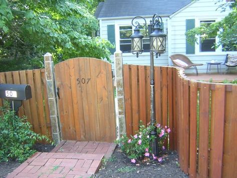 Build a Curved Wooden Fence : 3 Steps (with Pictures) - Instructables Front Yard Drought Tolerant, Curved Fence, Small Garden Fence, Build A Fence, Mailbox Landscaping, Wood Fencing, House Fence, Build Your Own Shed, Wood Fences