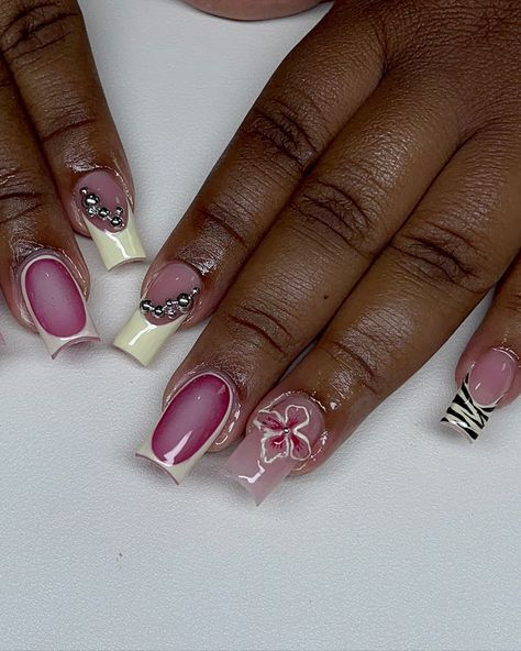 😍😍😍😍 #airbrush #airbrushnails #auranails #rednails #3dflowernails #3dgel #3dnailart #oldschoolnails #trendynails #nailreels #nailinspo #blacknailtech #frenchnails #frenchtipnails #mediumnails #blacknails #taperedsquarenails #coffinnails #nailart #nailartist #handpaintednailart #tampanails #tampanailtech #813nails #813nailtech #clearwaternails #stpetenails #newportricheynails #vbeautypure Halloween Nails Airbrush, Black Airbrush Nails, Airbrush Nail Designs, Nails Airbrush, Airbrush Nail, 3d Flower Nails, Tapered Square Nails, Airbrush Nails, School Nails