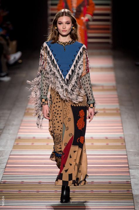 From WGSN Catwalks: Etro - Autumn/Winter 2018 Ethnic Chic, Fashion Week 2018, Mode Boho, Fashion Autumn, Fashion Images, Fashion 2018, Fall 2018, Milan Fashion, Ethnic Fashion