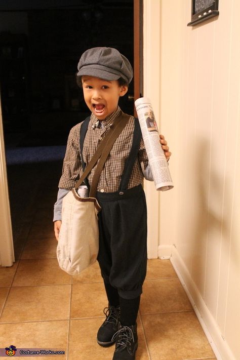 Hollie: This is my 5 year old son, River dressed as an old-timey newsboy! We already had everything we needed for the costumes except the hat which we got on Amazon... Paperboy Costume, Newsies Costume Diy, Newspaper Boy Hat Outfit, Newsie Costume, Paper Boy Outfit, Victorian Boy Costume, Newsboy Outfit, Newsies Costume, Annie Costume