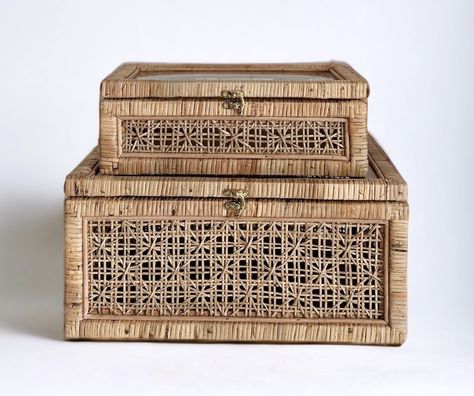 TheNamiCollection Decorative Rattan Display Storage Boxes with Glass Lid-Set of 2 Nesting, Rattan Boxes With Clear Lids, Hand-woven by Bali Artists - Perfect For Any Boho, Modern or Rustic Home Decor Home Decor Amazon, Wicker Box, Boho Bathroom Decor, College House, Rattan Storage, Beachy Room, Decorative Storage Boxes, Wicker Decor, Boho Bathroom