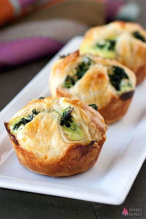 Spinach Puffs - stuffed with a cheesy spinach filling and enclosed in a buttery puff pastry crust. Spinach Puffs Recipe, Spinach Puffs, Pastry Puff, Spinach Puff, Recipe Appetizers, Puff Pastry Crust, Handle The Heat, Spinach Feta, Recipe Icon