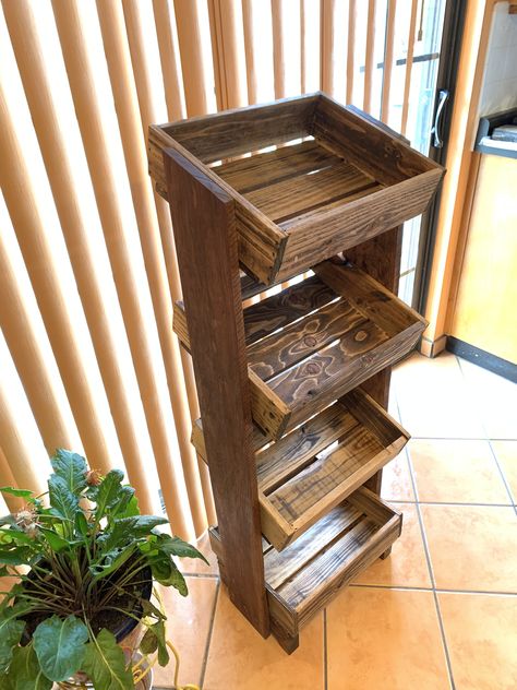 Reusing Pallets, Repurposed Wood Projects, Market Crafts, Reclaimed Wood Diy, Diy Reclaimed Wood, Wood Cafe, Beer Box, Woodwork Projects, Recycle Timber