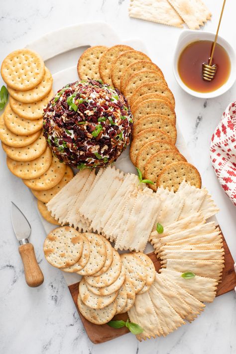 Goat Cheese Ball, Sausage Cheese Balls, Goat Cheese Dip, Whole Wheat Crackers, Cheese Display, Ball Recipes, Spicy Tacos, Cranberry Cream Cheese, Cranberry Sauce Homemade