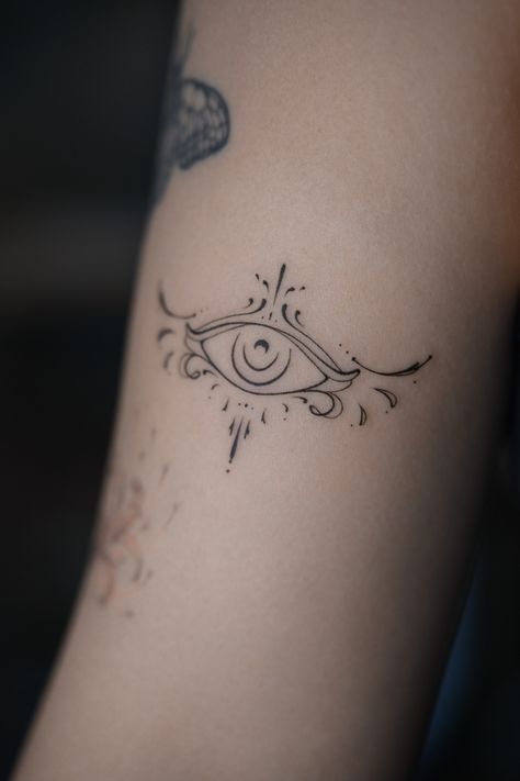 тату, тату от сглаза, сглаз, тату глаз, tattoo eye, eye, evil eye Small Sacred Geometry Tattoo, Eye Of Intuition Tattoo, Ornamental Eye Tattoo, 8888 Tattoo, Eye Spine Tattoo, Feminine Elbow Tattoo, Cat Eye Tattoo, Intuition Eye Tattoo, Symetric Tattoo