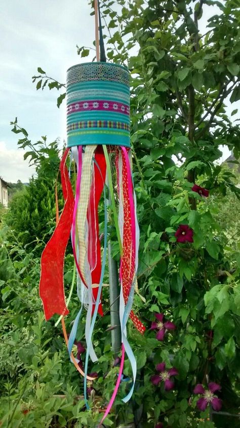 Carillons Diy, Cloth Ideas, Tin Can Art, Tin Can Crafts, Garden Art Sculptures Diy, Garden Art Projects, Whimsical Garden, Garden Art Sculptures, Art Garden