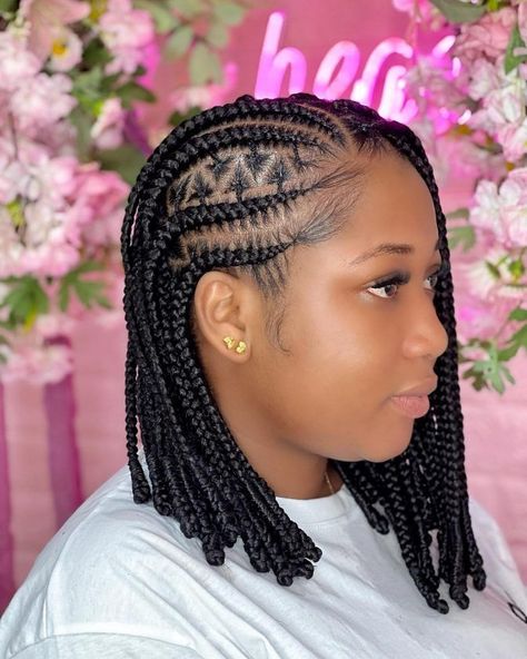 Side Stitch Braids, Latest Braid Styles, Braids Hairstyles For Black Women, 2022 Hairstyles, Latest Braided Hairstyles, Latest Hair Braids, Short Box Braids Hairstyles, Braids Ideas, Short Box Braids