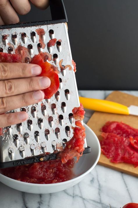 5 Reasons to Grate Tomatoes — Tips from The Kitchn Fresh Pasta Sauce, Summer Pasta Dishes, Food Mill, Easy Tomato Sauce, Tomato Season, Toast Toppings, Savoury Recipes, Cooking Hacks, No Waste