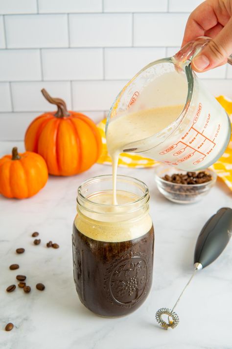 How To Make Pumpkin Cold Foam - Salt & Spoon Pumpkin Pie Sauce, Pumpkin Spice Sauce, Pumpkin Cold Foam, Fall Inspired Drinks, Healthy Party Snacks, Pumpkin Pie Spice Mix, Leftover Pumpkin, Pumpkin Sauce, Salt Spoon