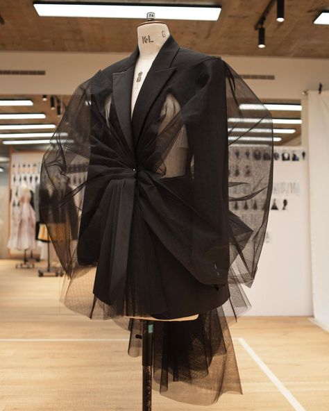 Alexander Mcqueen Tailoring, Tulle Blazer, Visual Therapy, Midsummers Night, Alexander Mcqueen Jacket, Black Tulle Dress, Halloween Ball, Sculptural Fashion, Alexander Mcqueen Fashion