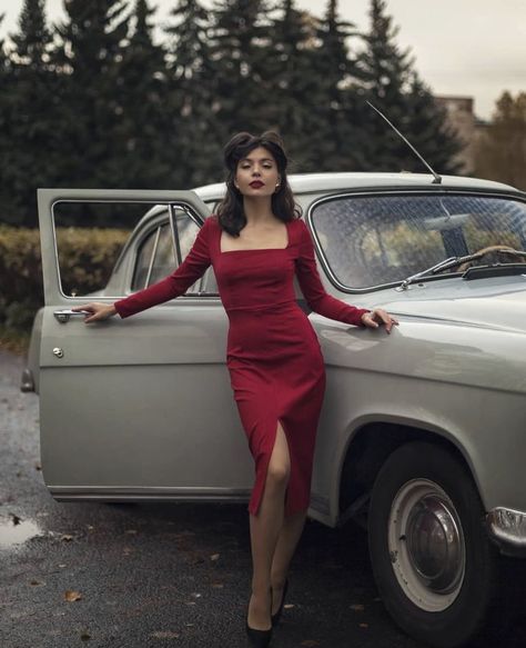 40s Inspired Photoshoot, 1940s Photoshoot, Khushi Core, Retro Car Photoshoot, Vintage Car Shoot, 60s Photoshoot, 50s Photos, Emily In Paris Outfits, Retro Photoshoot