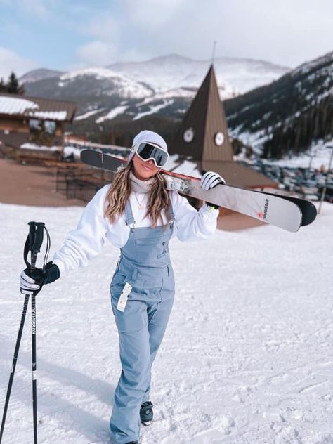 Female Snowboarding Outfit, Snowboard Bib Outfit, Snowboard Exercises, Boyne Michigan, Sledding Outfit, Skii Outfit, Snowboarding Fits, Snowboard Fit, Ski Outfit Aesthetic