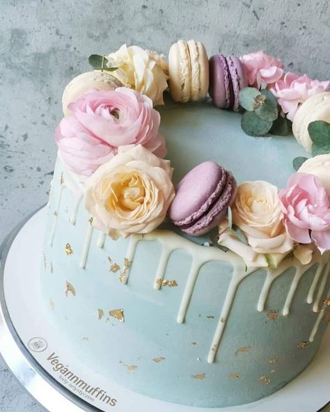 Cake Decorated With Macarons And Flowers, Birthday Cake With Flowers And Macaroons, Macaroon And Flower Cake, Cake With Macarons And Flowers, Birthday Cake With Macarons, Macaroon Cake, Buttercream Birthday Cake, Tea Party Cake, 80 Birthday Cake