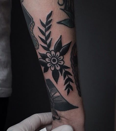 Traditional Tattoo Black And Grey, Traditional Back Tattoo, Flower Vine Tattoos, Lower Stomach Tattoos, Violet Tattoo, Abstract Tattoo Ideas, Traditional Tattoo Old School, Traditional Tattoo Flowers, American Traditional Tattoo Ideas