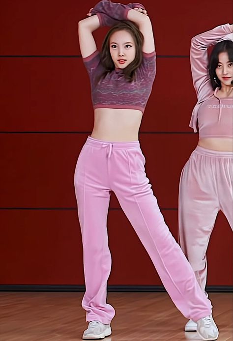 Nayeon Body, Twice Dance Practice Outfits, Dance Practice Outfits Kpop, Kpop Dance Practice Outfits, Casual Oufits, Dance Women, Cute Couple Dp, Dance Outfits Practice, Oufits Casual