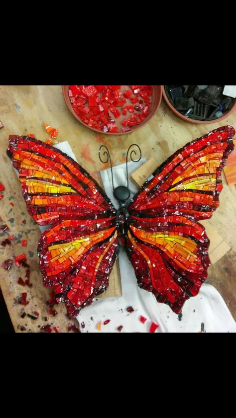 Mosaic Waves, Mosaic Butterfly, Mosaic Animals, Mosaic Garden Art, Mosaic Murals, Diy Butterfly, Mosaic Pictures, Mosaic Flowers, Mosaic Artwork