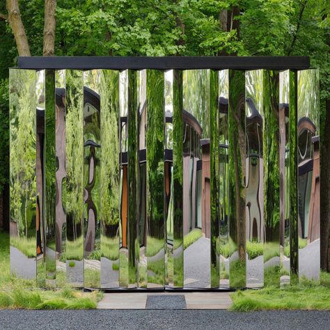 Mirror-covered buildings that reflect their surroundings Mirror Pavilion Architecture, Mirror Facade Architecture, Mirror Garden Wall, Mirror Wall Landscape, Mirror In Garden, Reflective Architecture, Mirror Fence, Mirrored Building, Mirror Facade