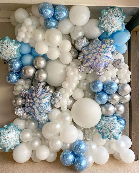 White Christmas Backdrop, White And Blue Balloons, Snowflake Balloons, Balloon Arch Tape, Christmas Balloon Decorations, Transparent Balloons, Silver Christmas Decorations, Balloon Display, Christmas Preparation