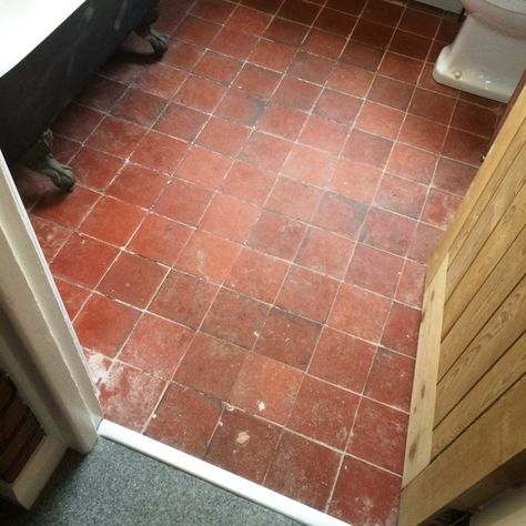 Quarry Tile Bathroom, Tiled Bathroom Floor, Quarry Tile Floor, Tiled Bathroom, Vacuum Machine, Victorian Floor, Quarry Tiles, Clean Tile, Bathroom Tiles