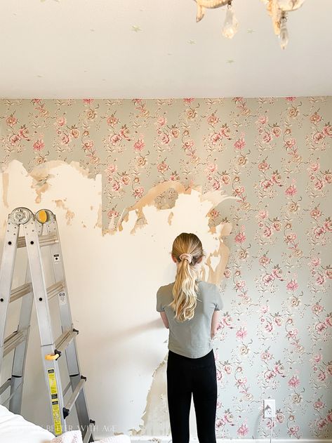 How to Easily Remove Wallpaper - So Much Better With Age Taking Off Wallpaper, How To Apply Wallpaper, Freestanding Deck, Removing Old Wallpaper, Remove Wallpaper, Remove Wall, Only Wallpaper, Wallpaper Removal, Old Sheets