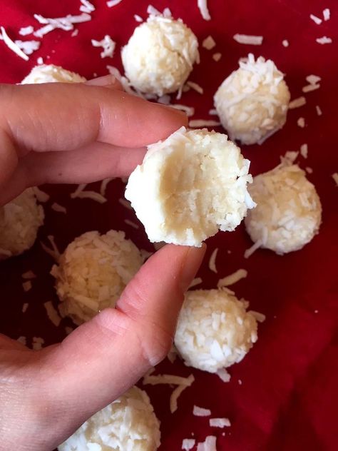 Shredded Coconut Recipes, Coconut Flakes Recipe, Coconut Energy Balls, Coconut Snacks, Flake Recipes, Coconut Truffles, Coconut Bites, Coconut Balls, Cookies Gluten Free