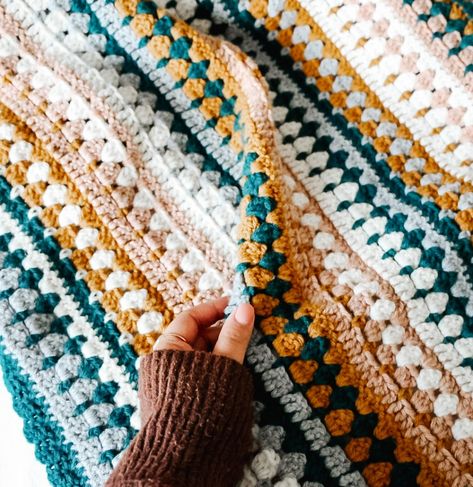 Riverbed Blanket, Crotchet Blankets, Angel Crochet Pattern Free, Cj Design, Chunky Yarn Crochet Pattern, Crochet Blanket Colors, Chunky Crochet Blanket Pattern, Crochet Throw Pattern, Chunky Crochet Blanket