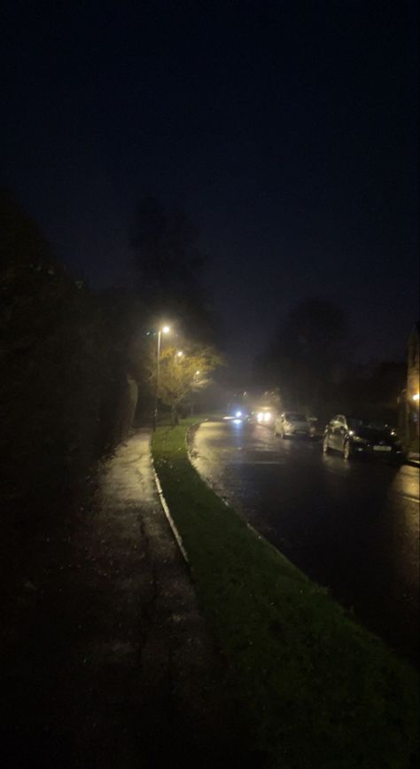 Night Walks Aesthetic, Dark Rainy Night, Rainy Night Aesthetic, Dark Rainy Day, Cottage Gore, Night Walking Aesthetic, Uk Winter, Rainy Street, Snow Night