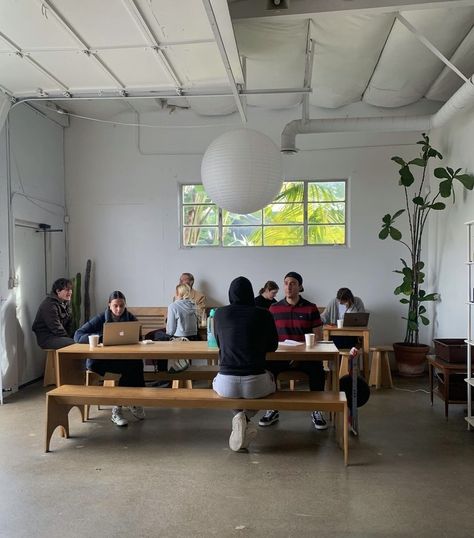 Cafe Communal Table, Study Cafe Interior, Cafe Idea, Study Cafe, Community Table, Mud House, Communal Table, Bakery Ideas, Small Cafe