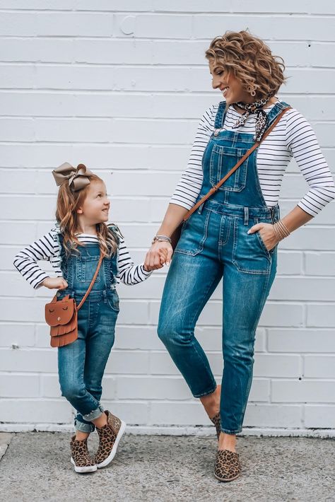 Mommy And Me Style: How To Style Overalls - Old Navy Overalls - Something Delightful Blog Girls Overalls Outfits, Dungaree Outfits, Styling Overalls, Outfits Overalls, Leopard Slides, Navy Overalls, Old Navy Overalls, Magic Dance, Mommy Daughter Photos