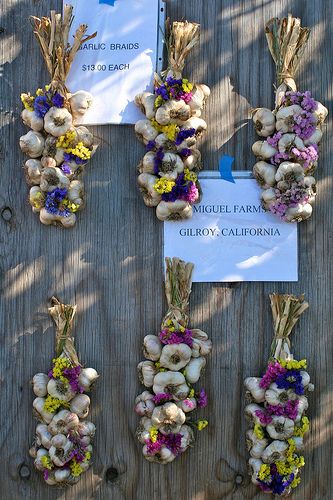 Garlic Braid Braids With Flowers, Farm Market Ideas, Always Do Your Best, Farmers Market Stand, Farmers Market Booth, Farmers Market Display, Market Garden, Farm Stand, Veggie Garden