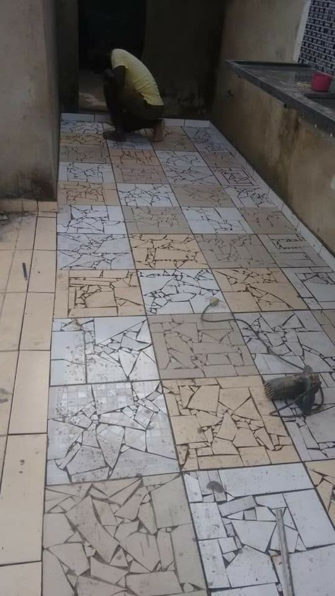 Broken Tiles Floor Design, Broken Tile Mosaic, Tile Layout Patterns, House Skirting, Stepping Stone Molds, Kitchen Layout Plans, Tile Layout, Floor Tile Design, Smart Home Design