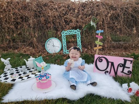 Alice In Onederland First Birthday Invitations, Onederland Photo Shoot 1st Birthdays, Onederland Birthday Photoshoot, One Der Land Birthday, Alice In Wonderland 1st Birthday Photos, Alice In Onederland Cake Smash, First Birthday Alice In Wonderland, Alice And Wonderland First Birthday, Onederland Photo Shoot