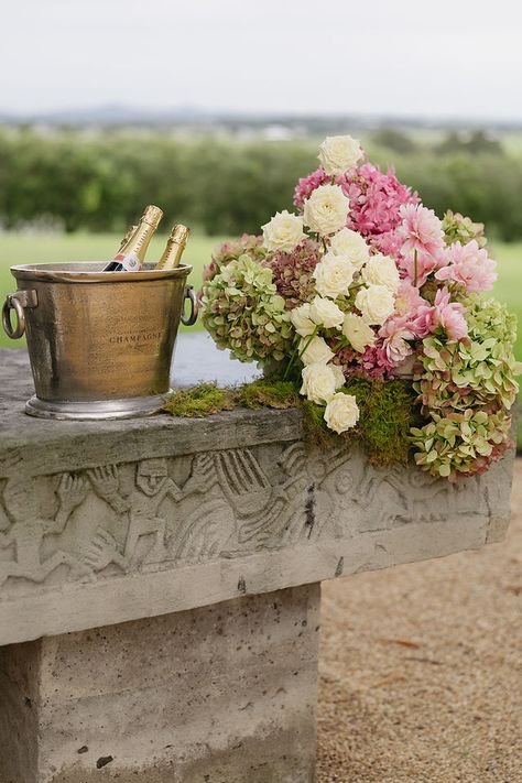 Green Hydrangea Wedding, Pink Hydrangea Wedding, Amsterdam Wedding, Portuguese Wedding, Pink Green Wedding, Green Wedding Flowers, Hydrangea Wedding, Wedding Flower Design, Hydrangea Bouquet