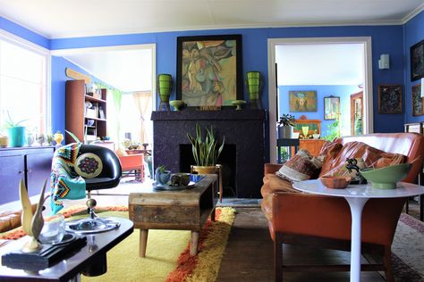 It's a colorfully earthy-eclectic Seattle home, mother darling. Cabin Fireplace Ideas, Fixer Upper Fireplace, Fireplace Apartment, Country Fireplace, Cabin Fireplace, Slate Fireplace, Fireplace Seating, Fireplace Bookshelves, Flesh Color