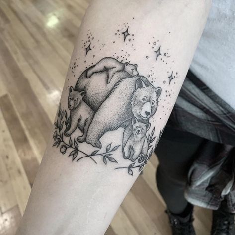 Momma Bear And Cubs Tattoo, Bear And Cubs Tattoo, Feminine Bear Tattoo, Momma Bear Tattoo, Mama Bear Tattoo, Bear And Cubs, Cubs Tattoo, Bear Tattoo Designs, Mom Tattoo Designs