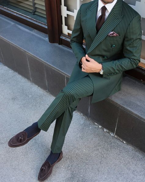 New Arrival | Archway Road ✨ Elevate your style with a tailored slim fit forest green double-breasted pinstripe men’s suit. The pinstripe pattern adds a touch of sophistication to the rich forest green hue, creating a harmonious blend of modern and classic. The peak lapels enhance its timeless appeal, making it ideal for formal events. This ensemble exudes confidence and refinement, allowing you to stand out with a distinctive and sophisticated look. Whether for upscale gatherings or special... Grad Pictures, Pinstripe Pattern, Green Suit, Grad Pics, Pin Stripe, Men’s Suits, Groom Suit, The Peak, Sophisticated Look