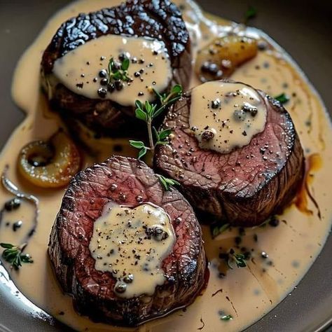 Peppercorn Cream Sauce, Seared Filet Mignon, Mignon Steak, Filet Mignon Recipes, Mediterranean Kitchen, Tenderloin Recipes, Beef Dishes, Ground Black Pepper, Cream Sauce