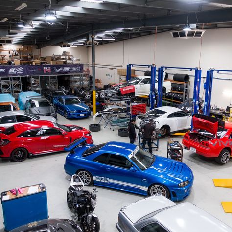 Tuner Garage, Jdm Japan, Cars Jdm, Mechanical Workshop, Skyline Gtr R34, R34 Gtr, Mechanic Shop, Dream Car Garage, Car Workshop