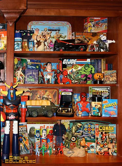 cool vintage toy collection Vintage Toy Collection, Vintage Toy Room, Vintage Collection Display, Vintage Toy Display, Toy Collection Room, Toy Collection Display, Geek Room, Record Display, Toy Shelves