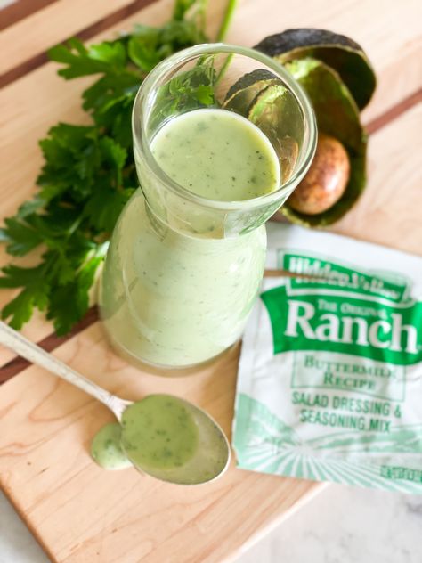 Avocado Ranch Dipping Sauce, Chili's Avocado Ranch Dressing, Avacado Ranch Dressing, Best Caesar Salad Dressing, Avocado Ranch Dressing Recipe, Best Caesar Salad, Avocado Lime Ranch Dressing, Ranch Powder, Avocado Ranch Dressing