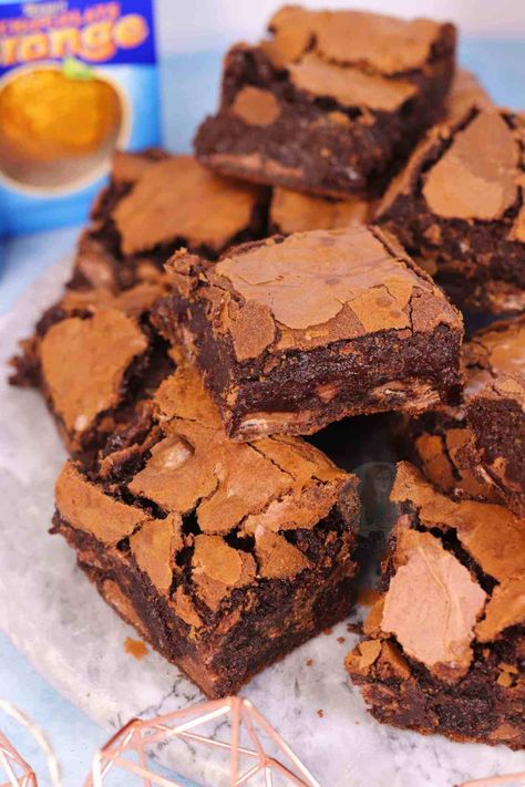 Terry's Chocolate Orange Brownies! - Jane's Patisserie Chocolate Orange Brownies, Brownies Decorados, Chocolate Orange Cookies, Orange Brownies, Cheesecake Cake Recipes, Janes Patisserie, Terry's Chocolate Orange, Tray Bake Recipes, Easter Baking