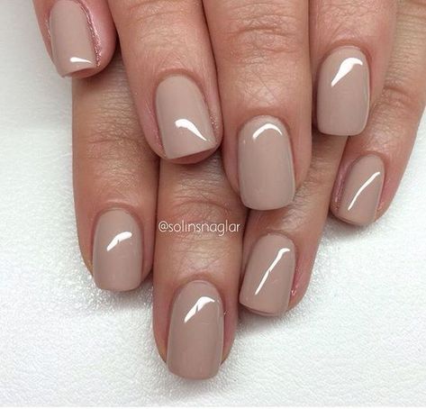 19 Delightful Light Gel Nail Color Ideas for Subtle Elegance Nails With Beige Dress, Beige Shellac Nails, Light Brown Gel Nails Short, Nude Brown Nails Short, Neutral Winter Nails Acrylic, Nude Tan Nails, Short Nails Beige, Beige Short Nails, Tan Nail Ideas