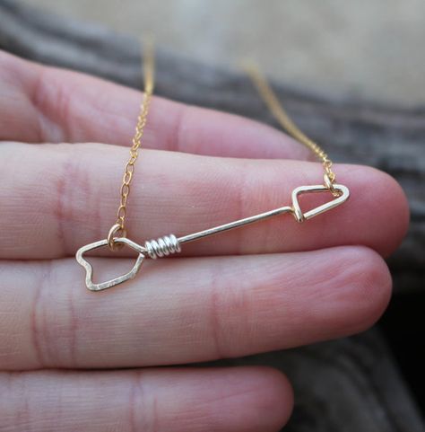 Gold Wire Necklace, Things To Make With Wire, Wire Arrow, Handmade Wire Rings, Wire Ideas, Wire Jewelry Rings, Wire Wrapped Stone Jewelry, Gold Arrow, Wire Wrap Jewelry Designs