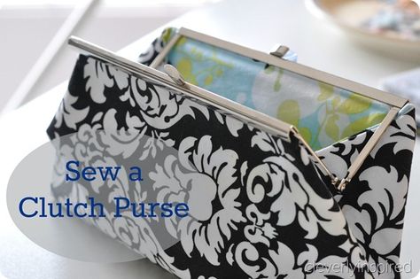 How to sew a clutch purse How To Make A Clutch Purse, Clutch Purse Tutorial, Clutch Purse Pattern, Diy Clutch Purse, Sewing Tutorials Bags, Clutch Tutorial, Handbag Tutorial, Coin Purse Tutorial, Bag Tutorials