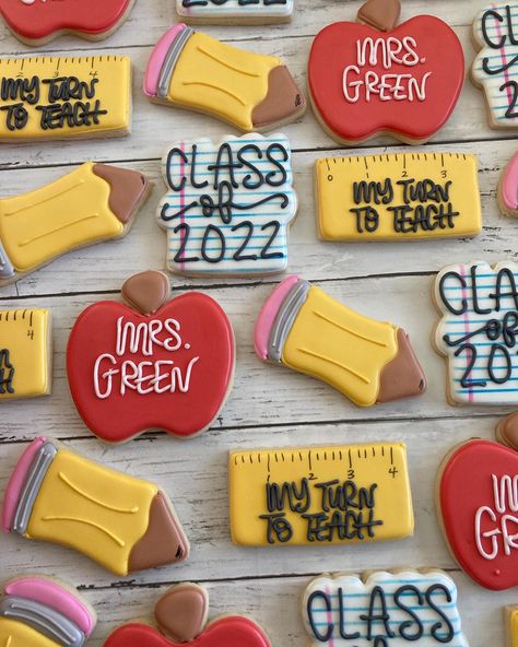 Teacher Themed Cookies, Graduation Teacher Cake, Grad Party Teacher Theme, New Teacher Shower Ideas, Teacher Graduation Cookies, Teacher College Graduation Party Ideas, Teacher Graduation Party Ideas, Teacher Shower Party, Teacher Cookies Decorated